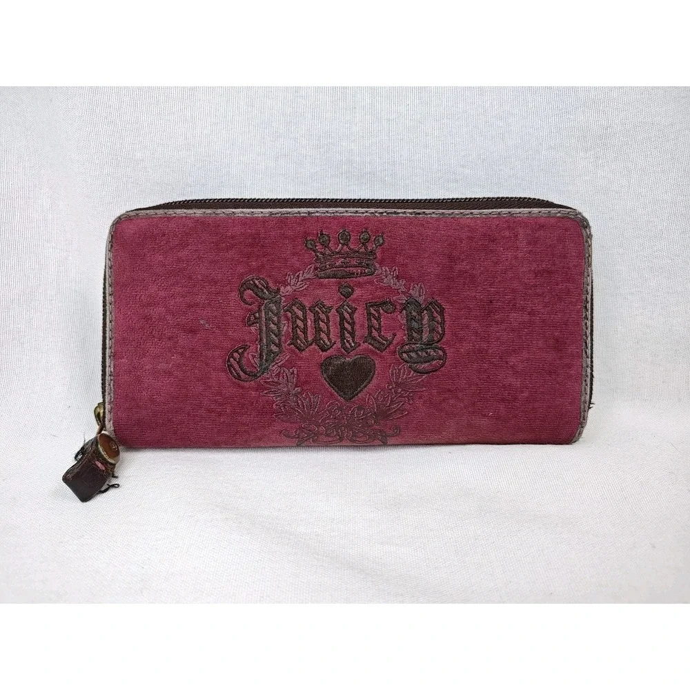 Juicy Couture Women's Pink crest Soft velour wallet Folding Credit Card‎ Money